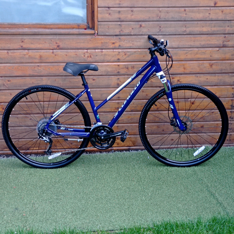ladies hybrid bike 18\
